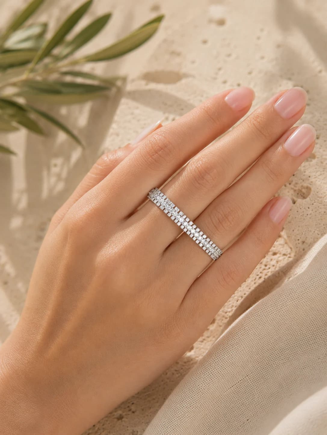 Eterna Spark Ring hand styling