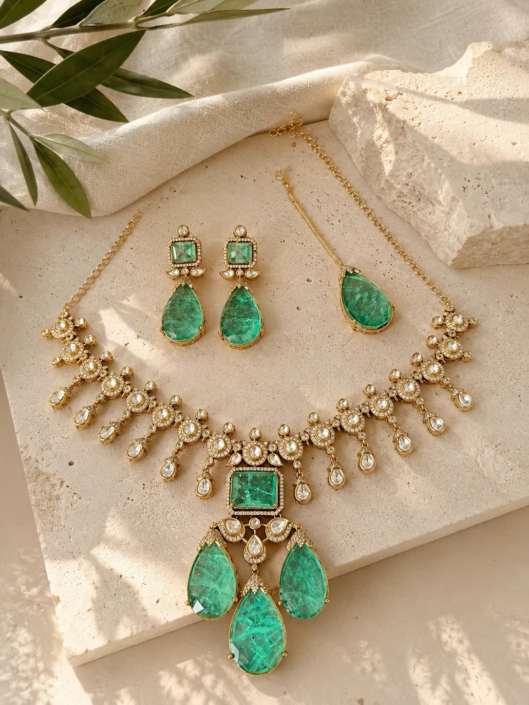 Victoria Regina Set