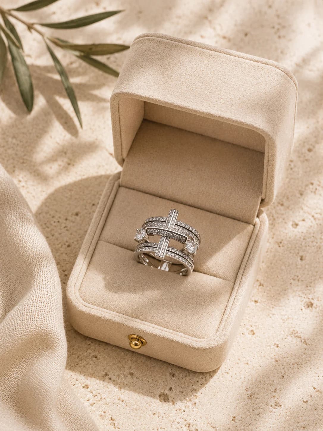 Belle Étoile Ring packaging shot