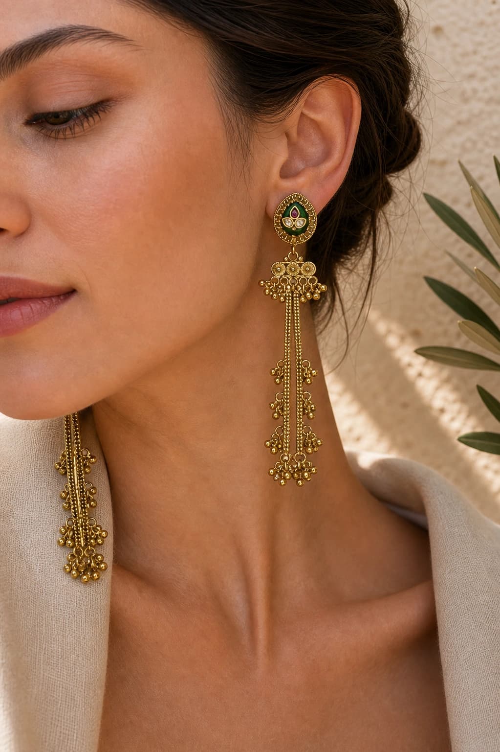 Noor-e-Chinar Earrings model wearing