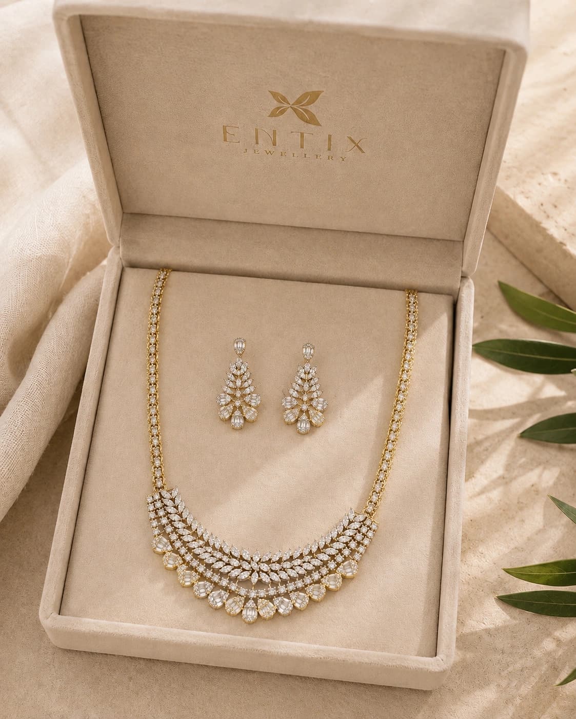 Lumière Cascade Necklace Set packaging shot